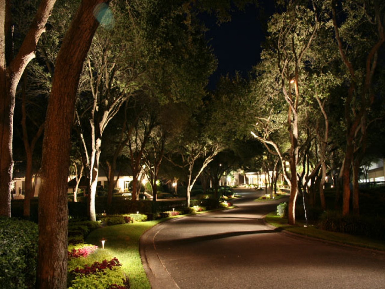 Landscape Lighting Styles - Traditions